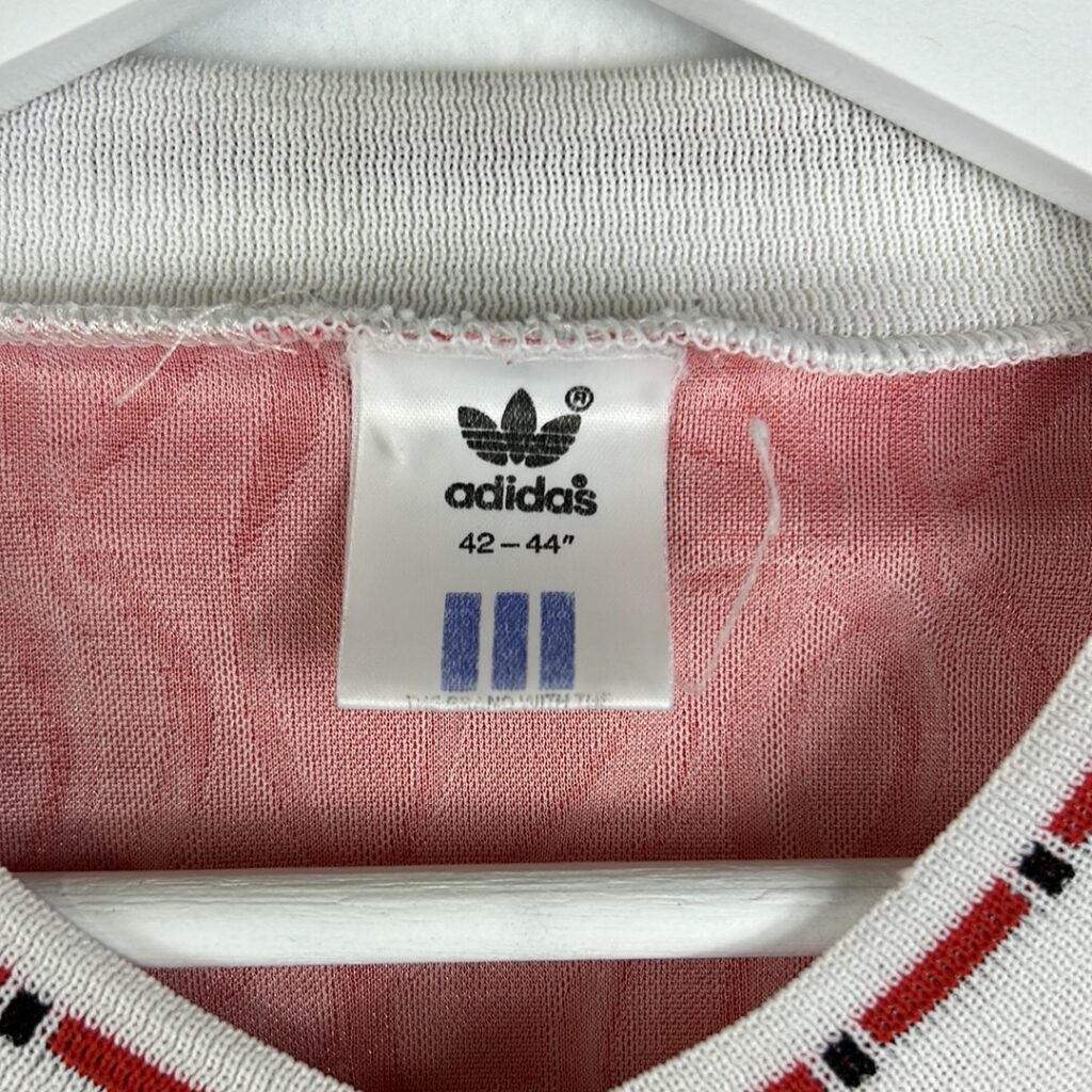 1990/92 Manchester United Home Football Shirt front of Adidas label with size in inches