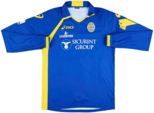 2011-12 Hellas Verona Goalkeeper Home Shirt